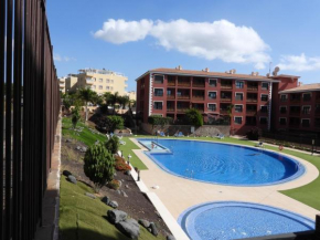 Luminoso y Elegante, piscinas y pistas de pádel
